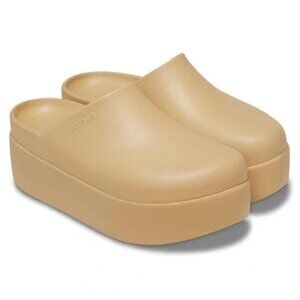 NWT Crocs Dylan Platform Clogs 9 Tan Wheat